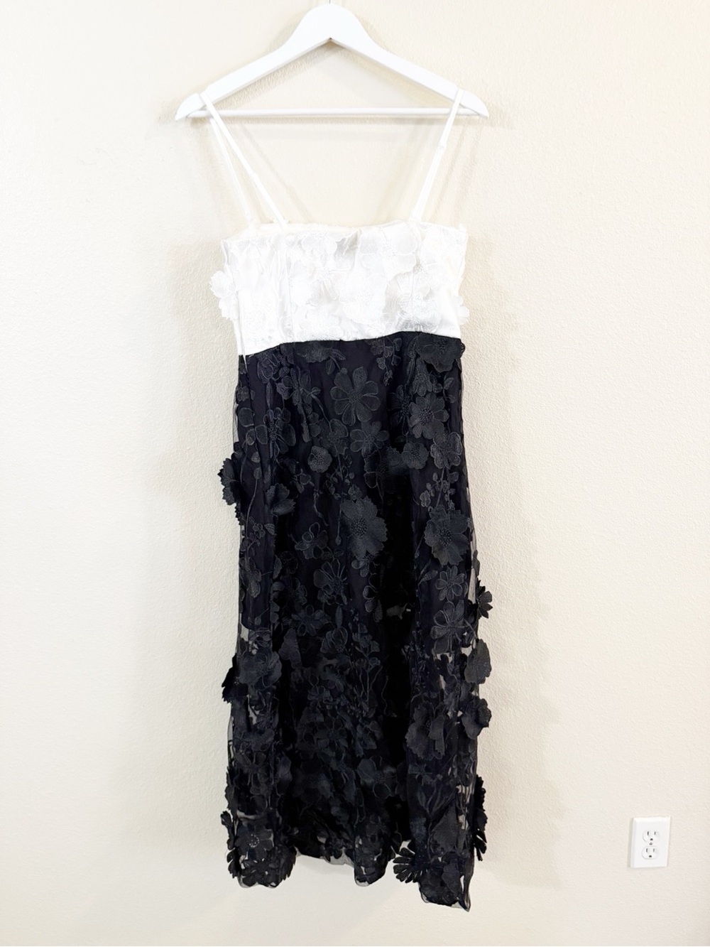 Endless Rose Floral Appliqué Colorblock Midi Dress in White & Black NEW Size S - Picture 11 of 11